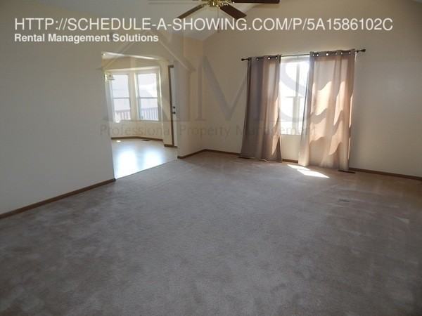 1705 SW Valley View Ct - Photo 3 of 20