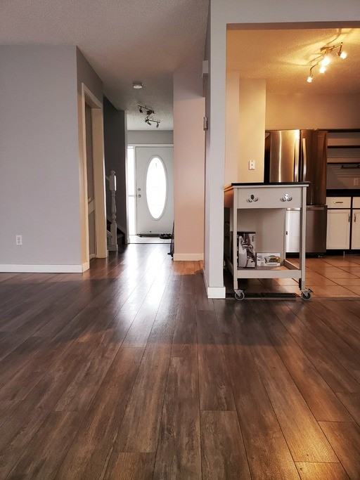 5310 57a St - Photo 2 of 10