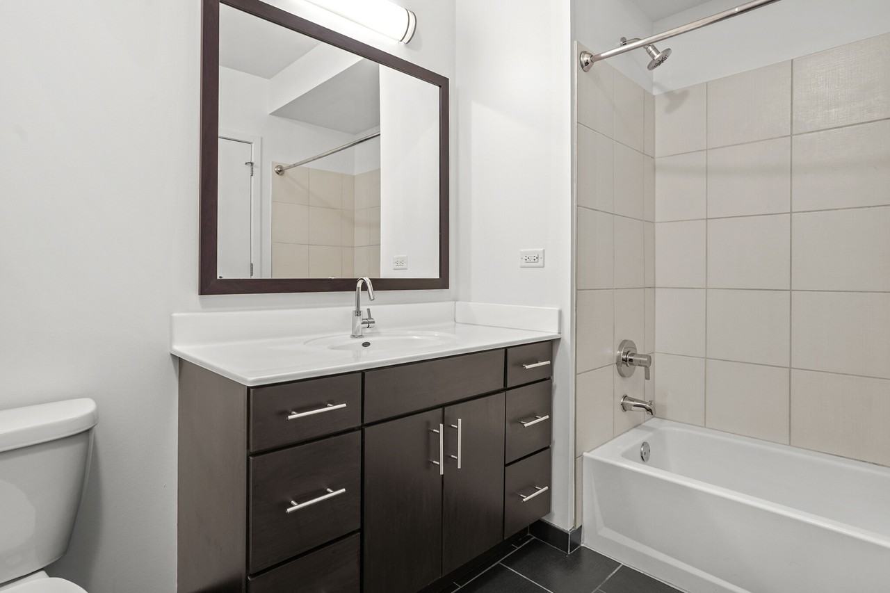 3740 N Halsted St - Photo 5 of 22