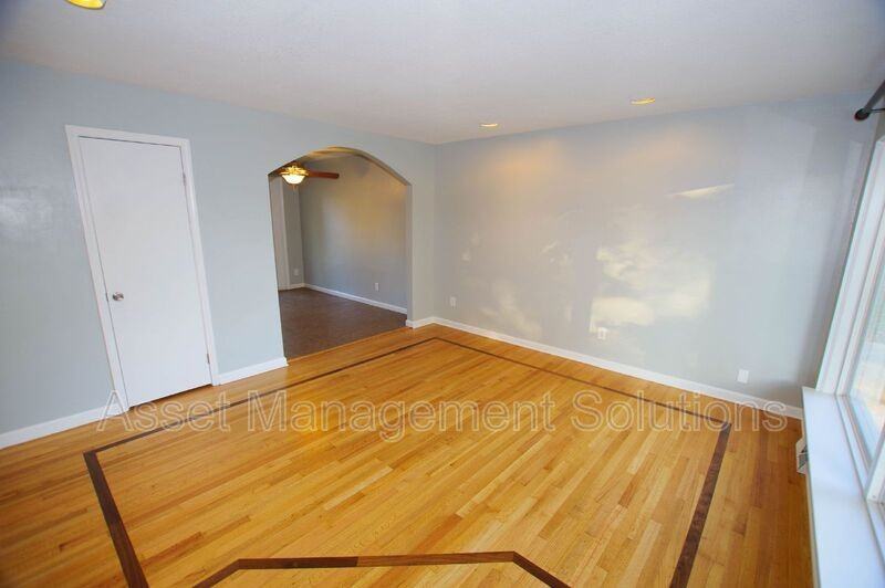 723 Riderwood Dr - Photo 2 of 21