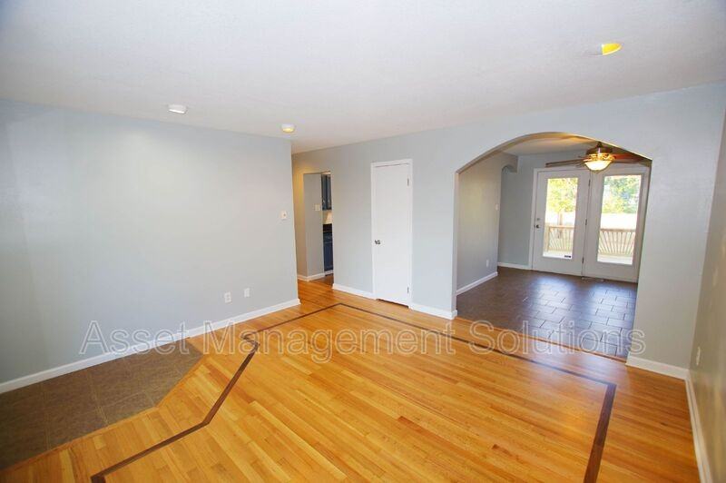 723 Riderwood Dr - Photo 4 of 21