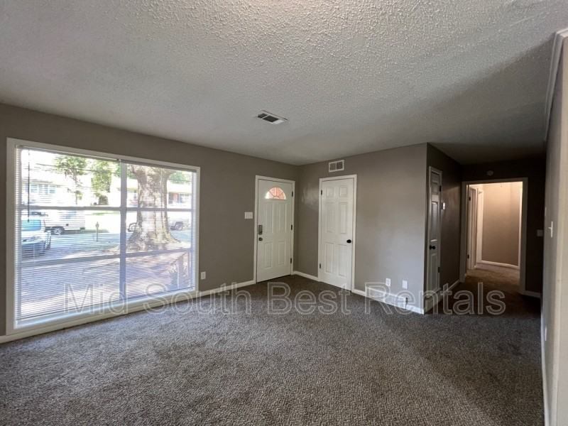 3520 Hallbrook St - Photo 2 of 8