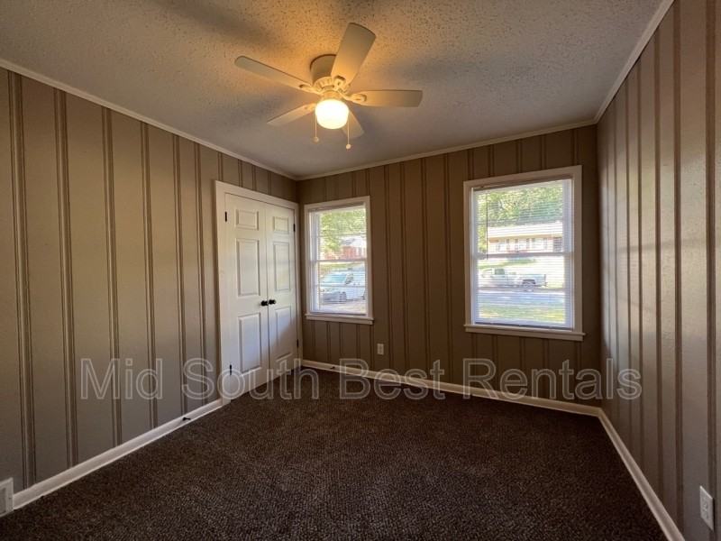 3520 Hallbrook St - Photo 5 of 8