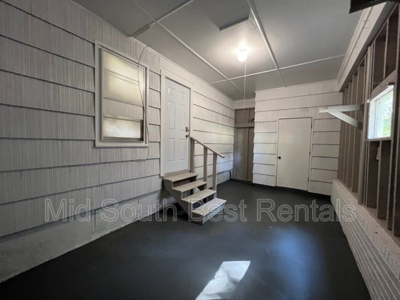 3520 Hallbrook St - Photo 7 of 8