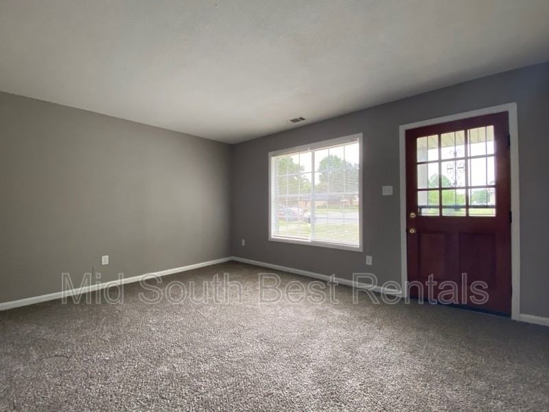 676 Blackhawk Rd - Photo 2 of 8