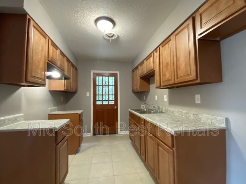 676 Blackhawk Rd - Photo 3 of 8