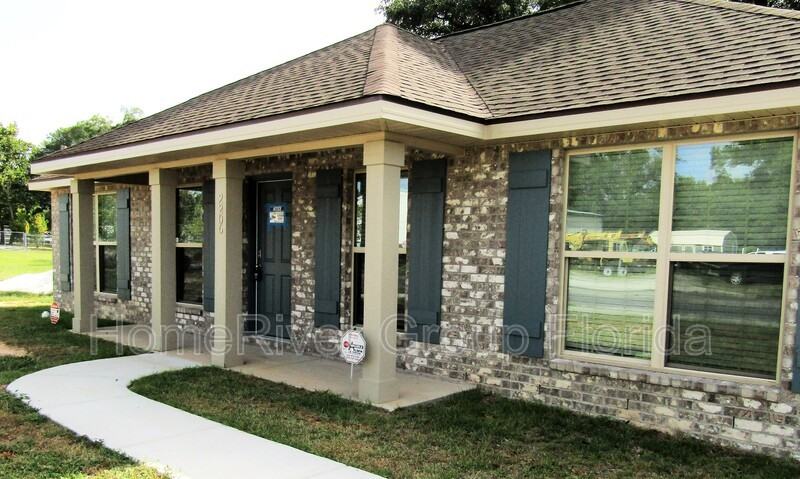 2206 N E St - Photo 2 of 27