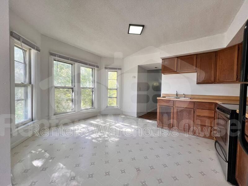 1312 22nd St #2 - Photo 5 of 11