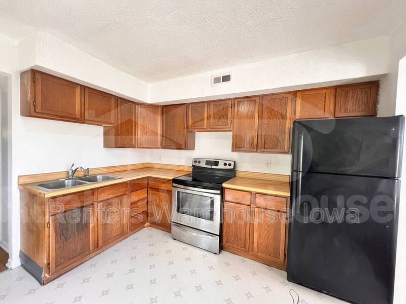 1312 22nd St #2 - Photo 6 of 11