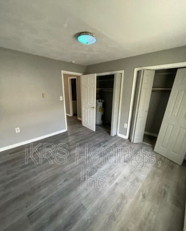 104 St #B - Photo 2 of 9