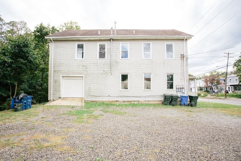 614 Main St #1 - Photo 4 of 17