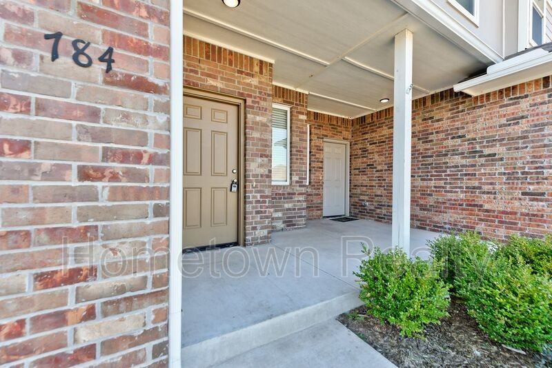 784 Sw 13th St - Photo 3 of 42