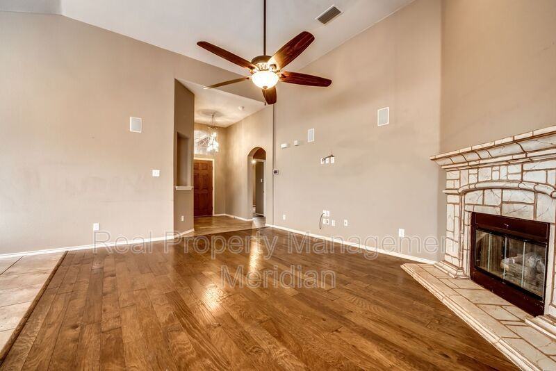 2104 Carlotta Dr - Photo 4 of 21