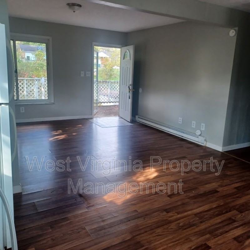 301 Marshall Cir - Photo 2 of 13