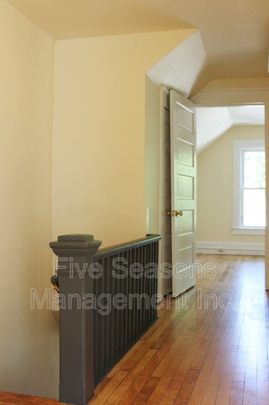 202 Pine St - Photo 3 of 13