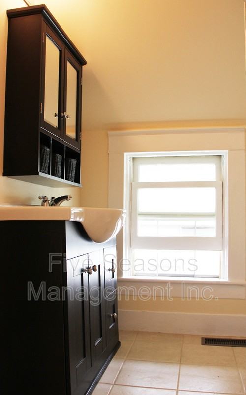 202 Pine St - Photo 7 of 13