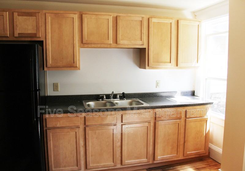 202 Pine St - Photo 2 of 13