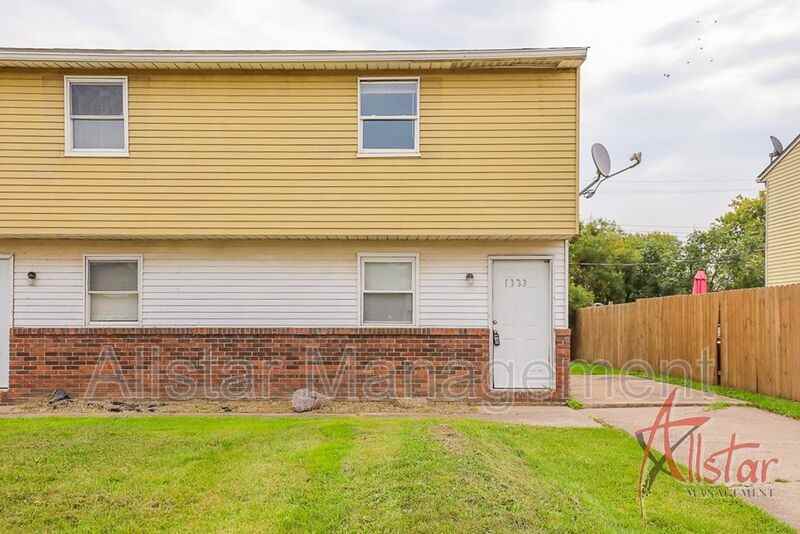 1321 Massachusetts Ave - Photo 6 of 32