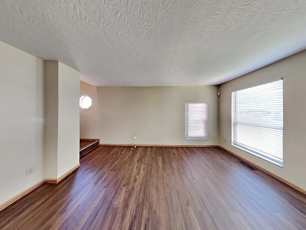 1871 Dauphin Dr - Photo 3 of 5