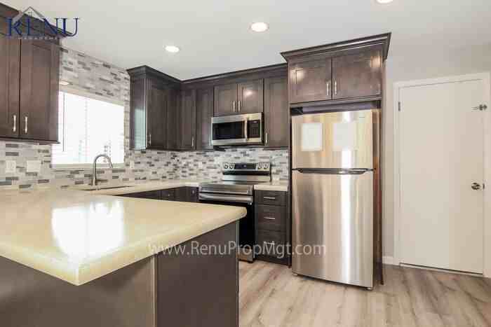 6808 S 41st St - Photo 2 of 17