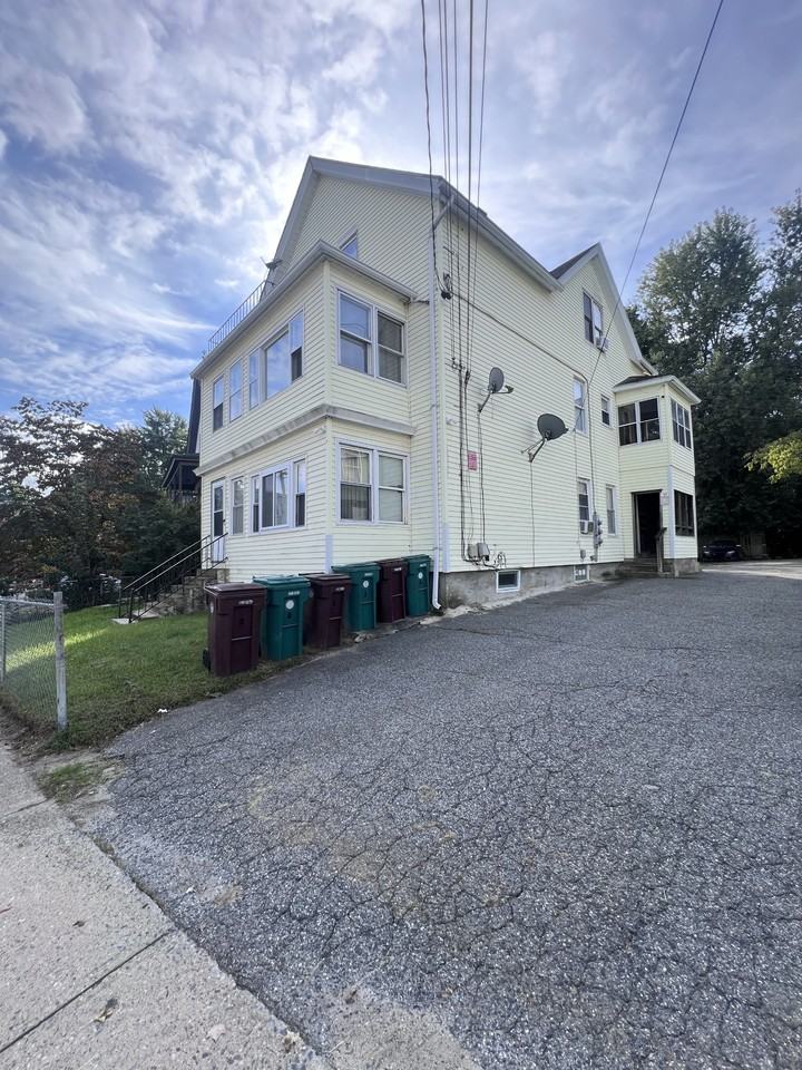 236 Mason St 2ndFL, Woonsocket, RI 02895 3 Bedroom Apartment for