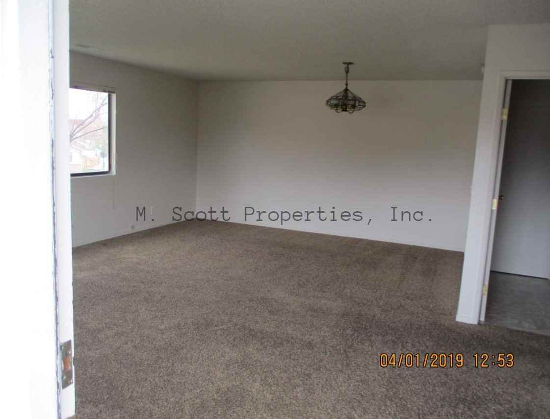 1171 Townhouse Cir #D - Photo 2 of 8
