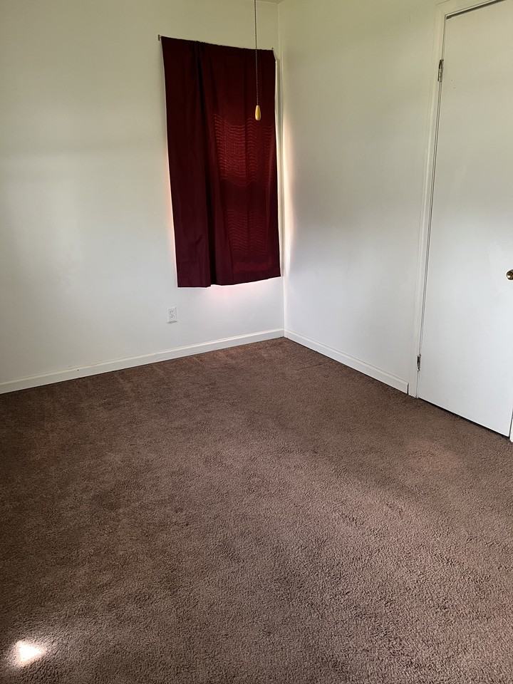 27107 Seyburn Avenue - Photo 4 of 15