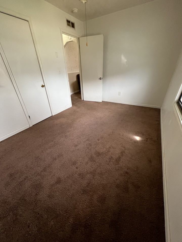 27107 Seyburn Avenue - Photo 5 of 15