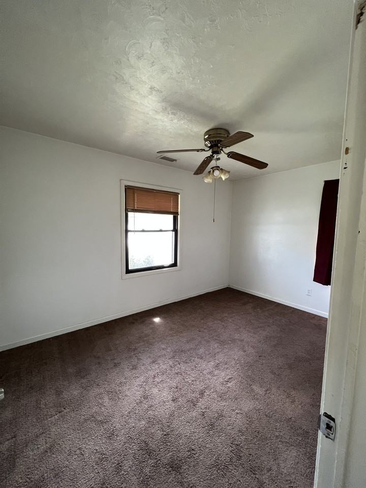 27107 Seyburn Avenue - Photo 6 of 15