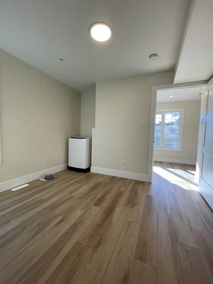 8715 110 St Nw #1A - Photo 5 of 16