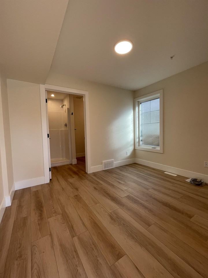 8715 110 St Nw #1A - Photo 6 of 16