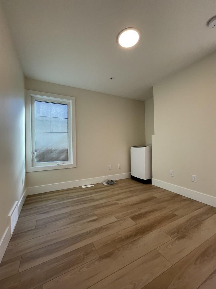 8715 110 St Nw #1A - Photo 7 of 16