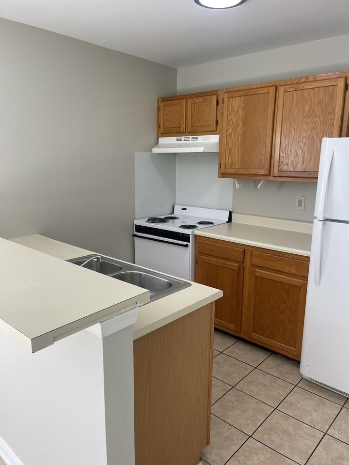 255 Canal Park Dr #1 - Photo 2 of 8