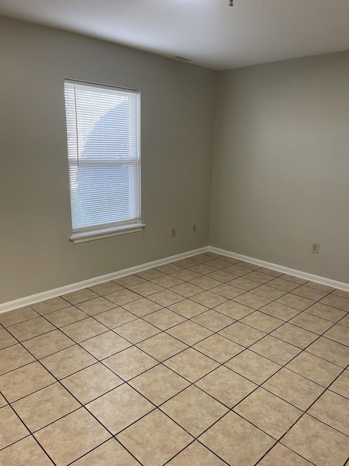 255 Canal Park Dr #1 - Photo 4 of 8