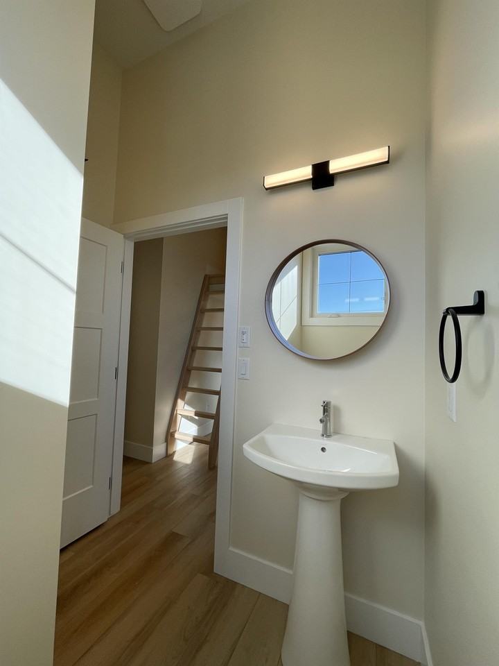 8715 110 St Nw #3A - Photo 2 of 12