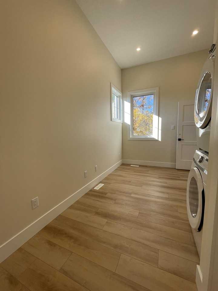 8715 110 St Nw #3A - Photo 4 of 12