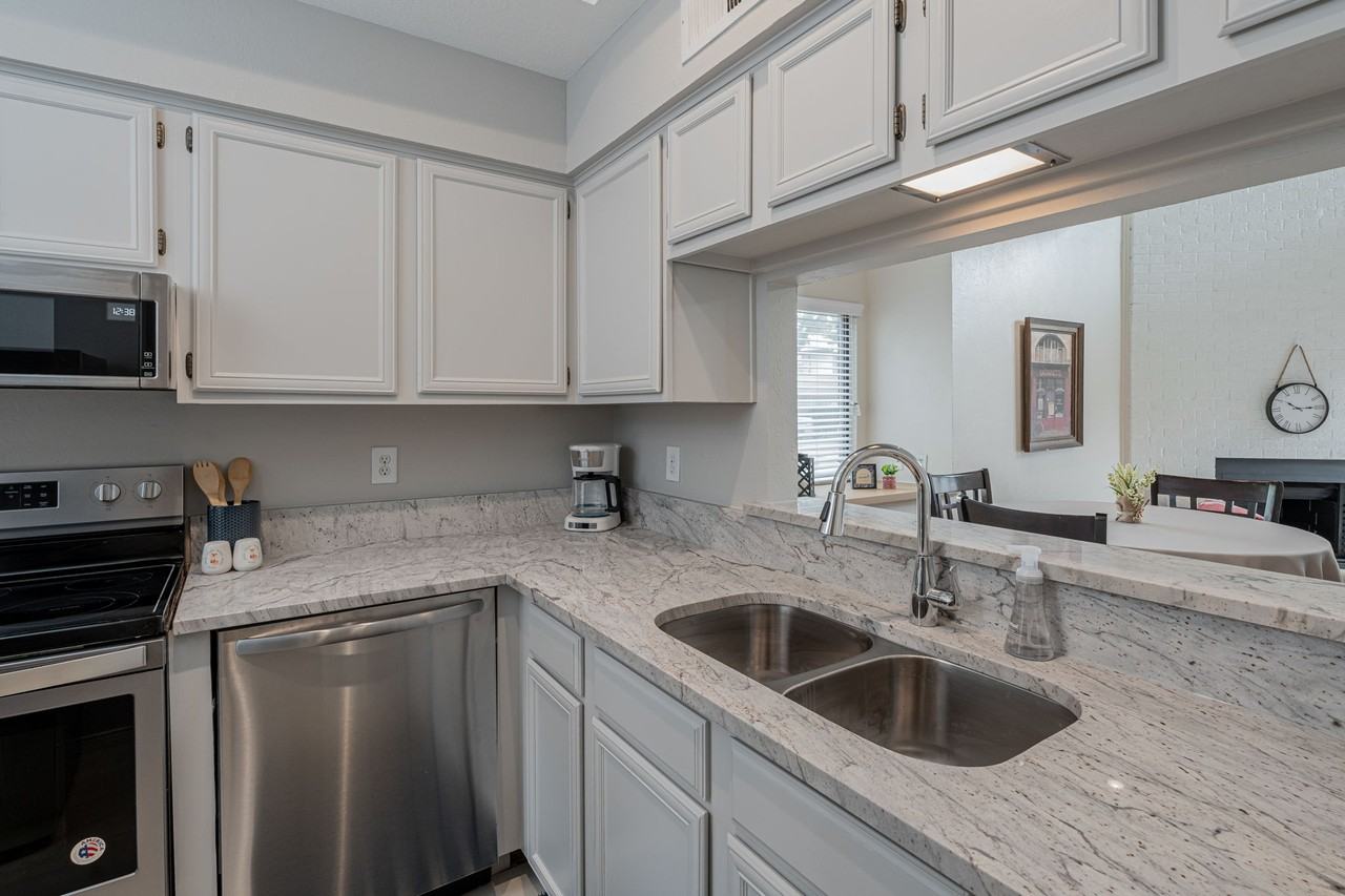 9910 Royal Lane - 1101Suite 1101 #1101 - Photo 6 of 34