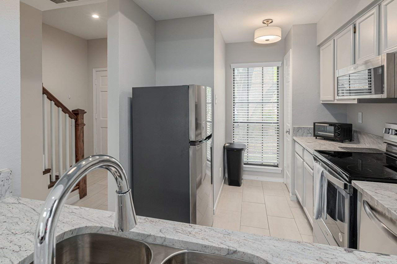 9910 Royal Lane - 1101Suite 1101 #1101 - Photo 7 of 34