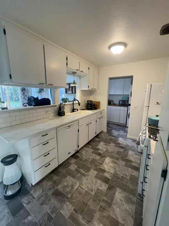 2061 Juniper Ave - Photo 2 of 15