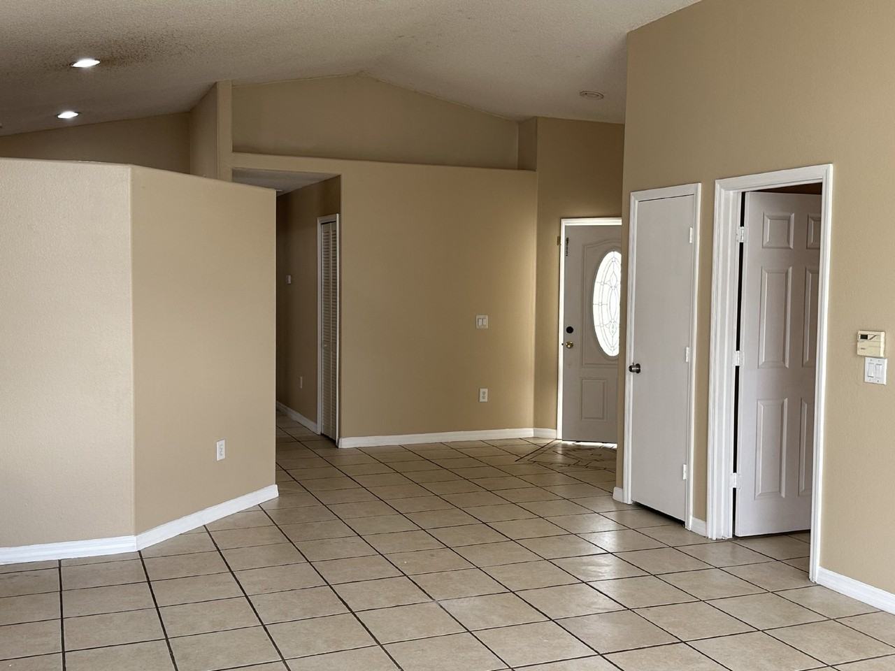 1350 Ivy Meadow Dr - Photo 3 of 19