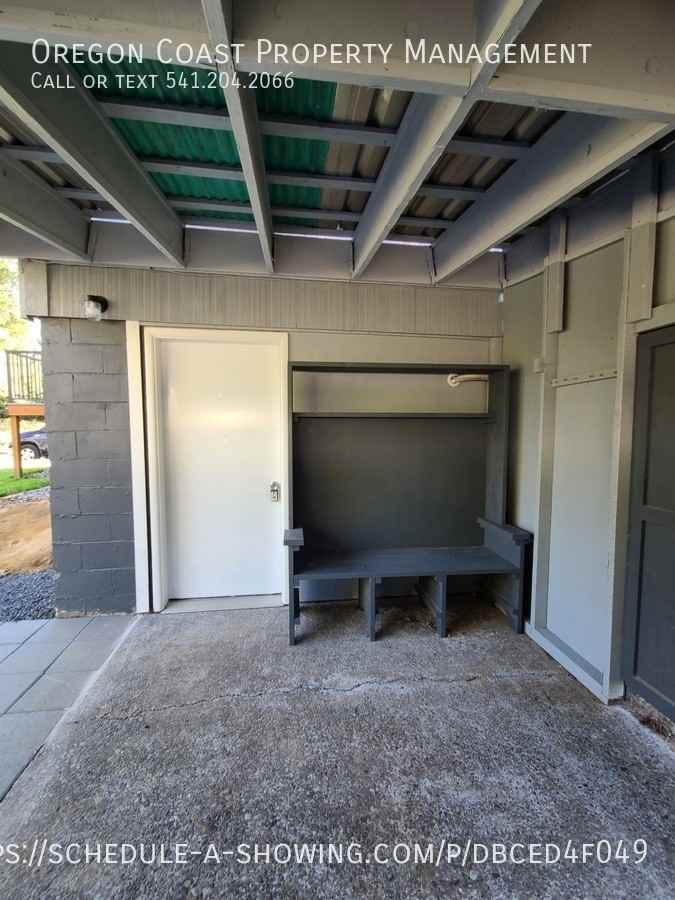 1041 Ne Grant St - Photo 3 of 22