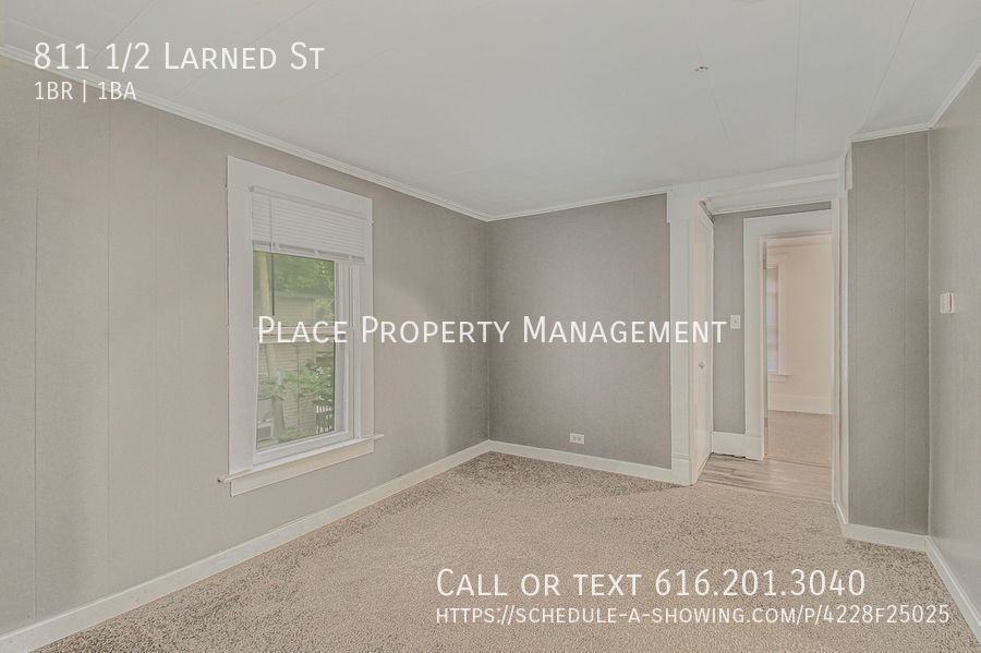 811 1/2 Larned St - Photo 2 of 13