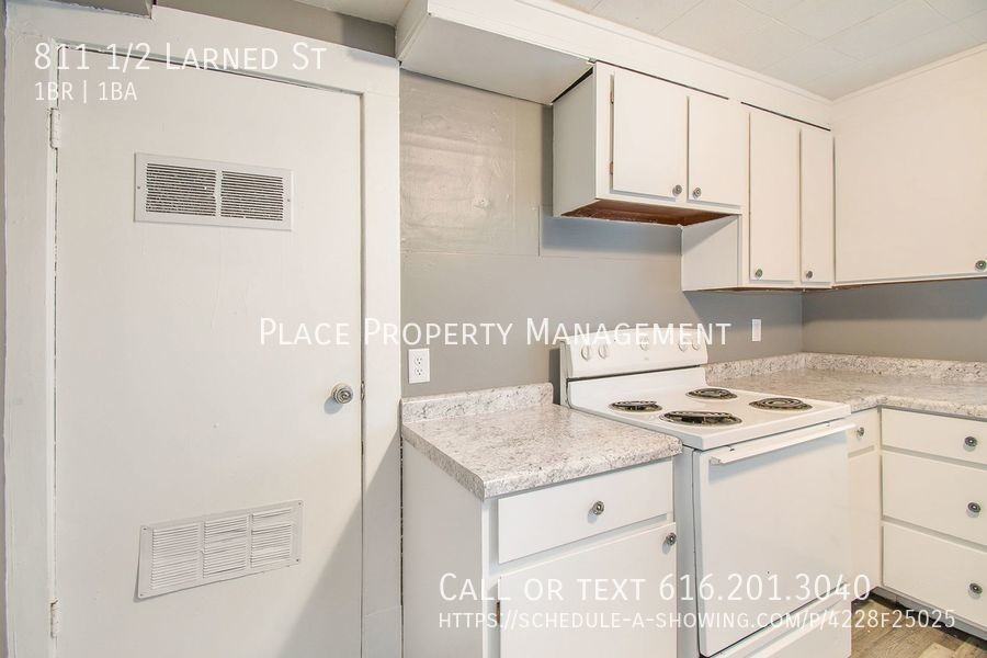 811 1/2 Larned St - Photo 3 of 13