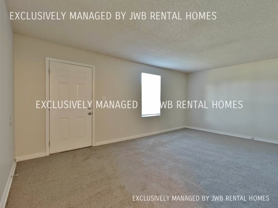 9205 Norfolk Blvd - Photo 2 of 7