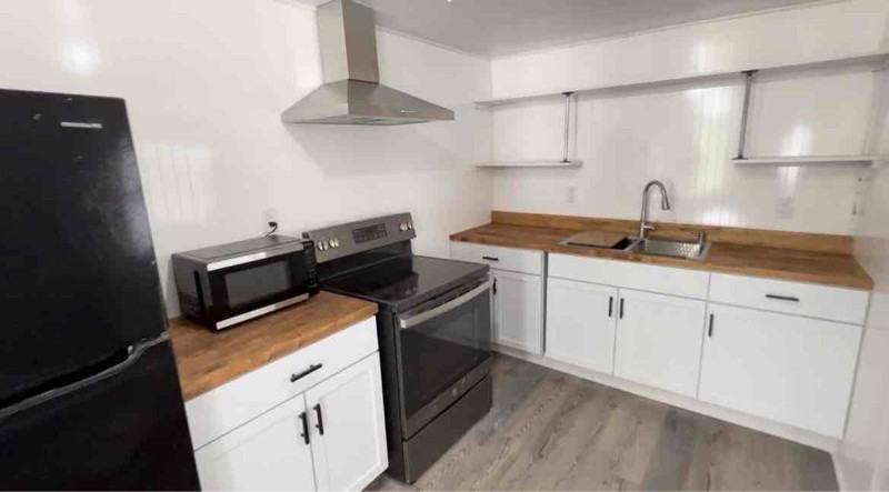 313 S 2nd St - Photo 2 of 10