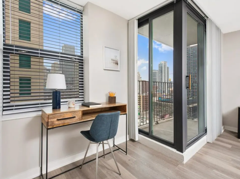 125 W Huron St - Photo 4 of 9