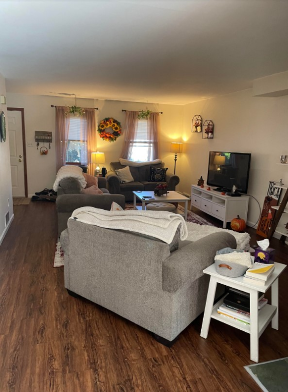 103 Lafayette Ct - Photo 2 of 11