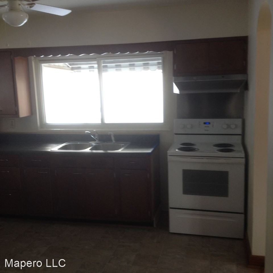 131 Poling Ave - Photo 2 of 9