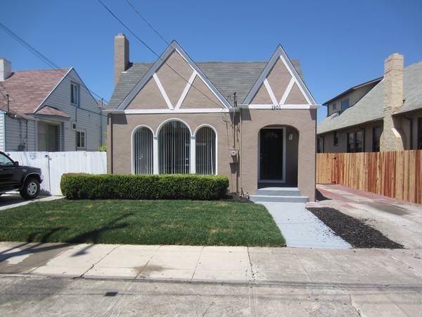 1901 108th Ave - Photo 2 of 16