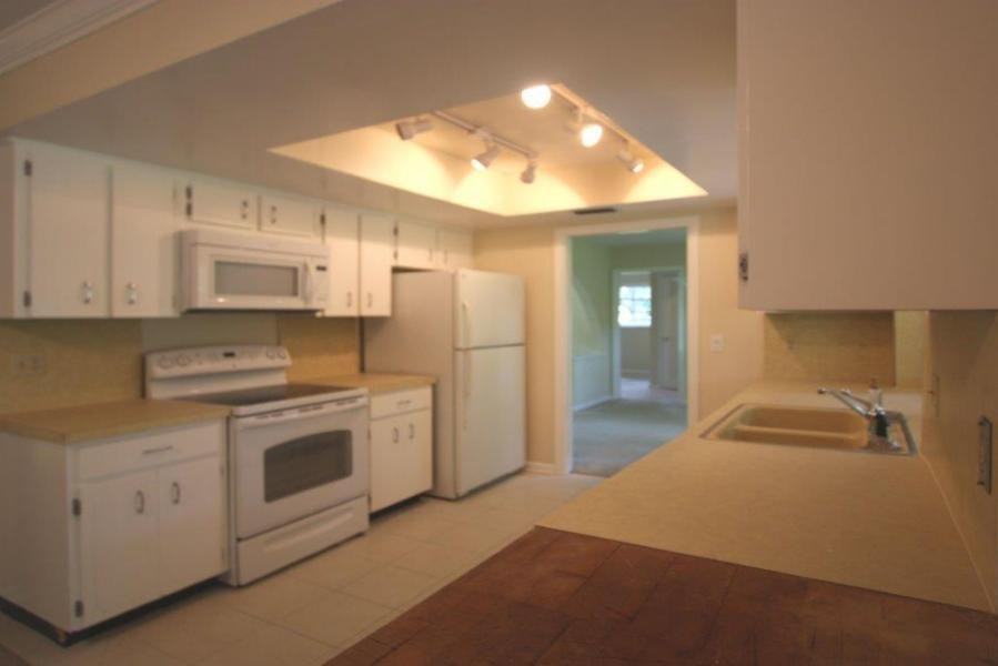 5650 Shirley Dr - Photo 3 of 6